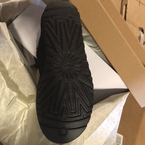 UGG women’s classic mini ll in black - Picture 7 of 8